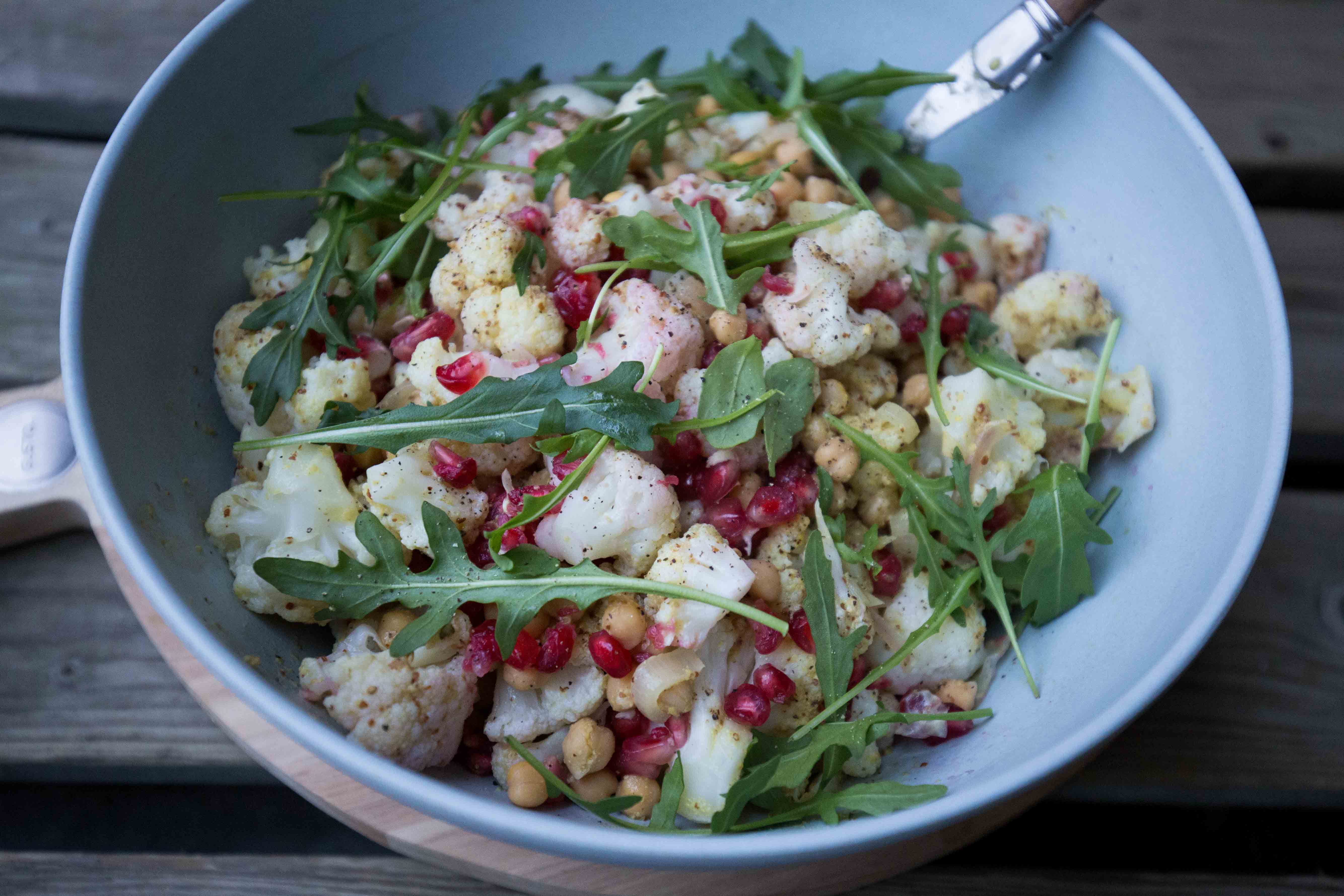 Low Carb Blumenkohl Salat mit Granatapfel und Senfdressing | TwinFit