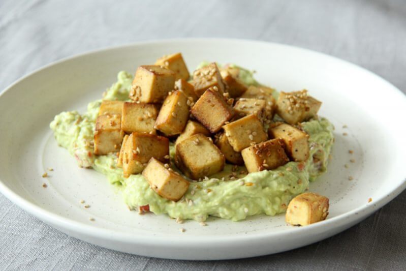 Gebratener Tofu mit Sesam - Low Carb Rezept | TwinFit
