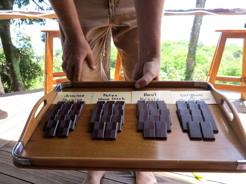 Die selbst hergestellte Schokolade der Kakaofarm