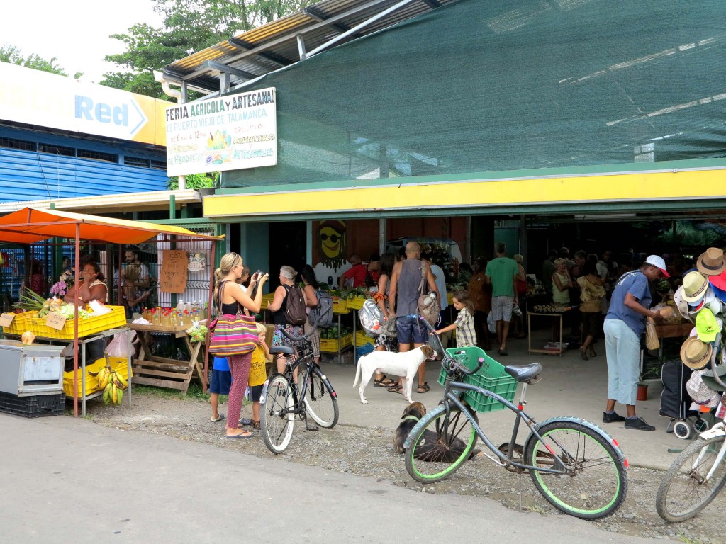 Farmers Market mit Organic Food in Puerto Viejo