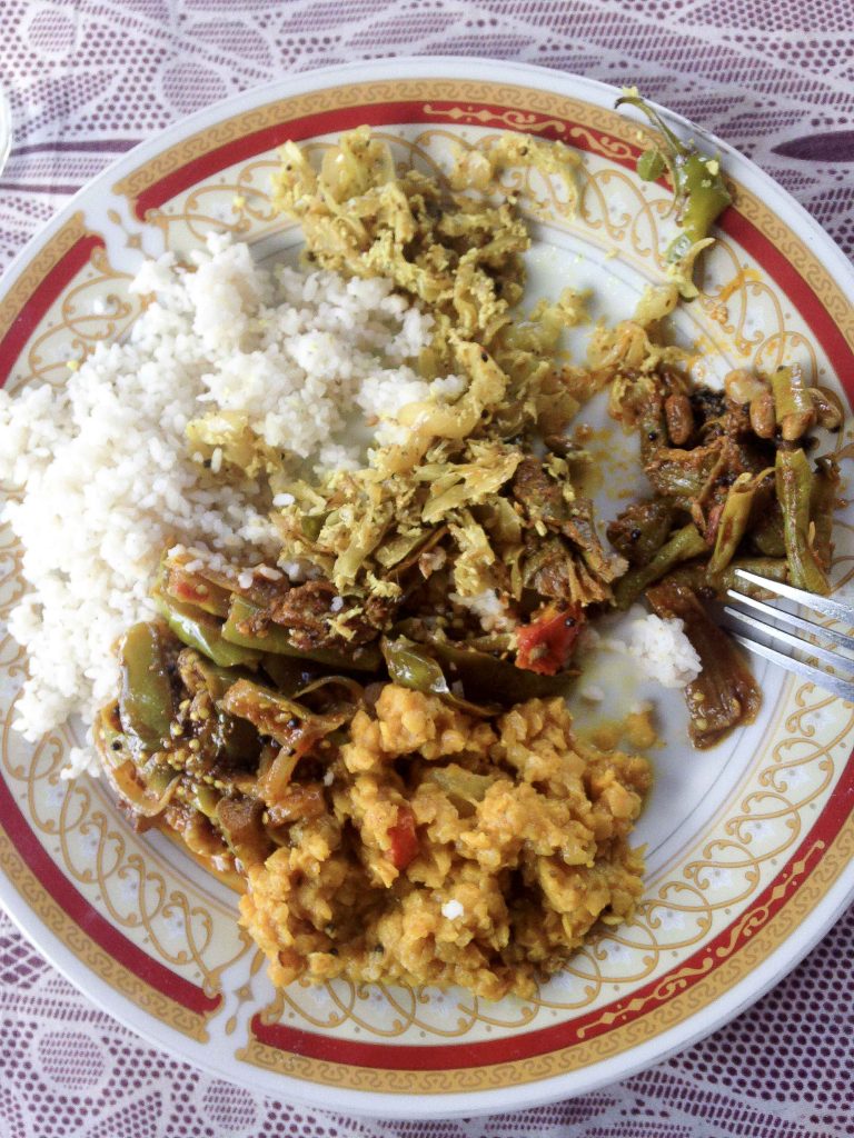Traditionelles Curry in Sri Lanka - sehr scharf :/