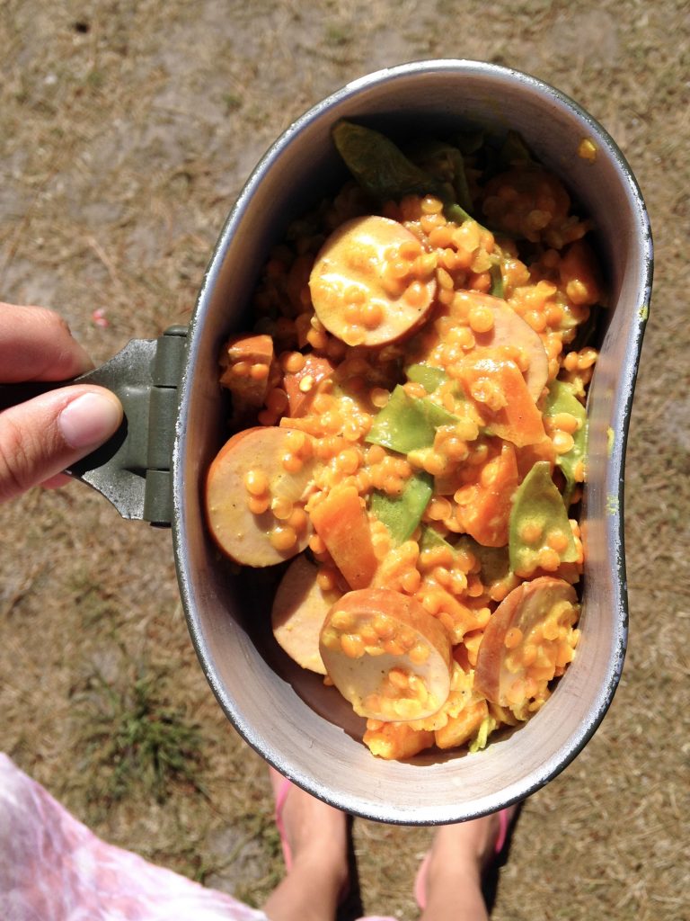 Rote Linsen Curry mit holländischer Kochwurst - Auch beim Campen ist eine Low Carb Ernährung möglich :)