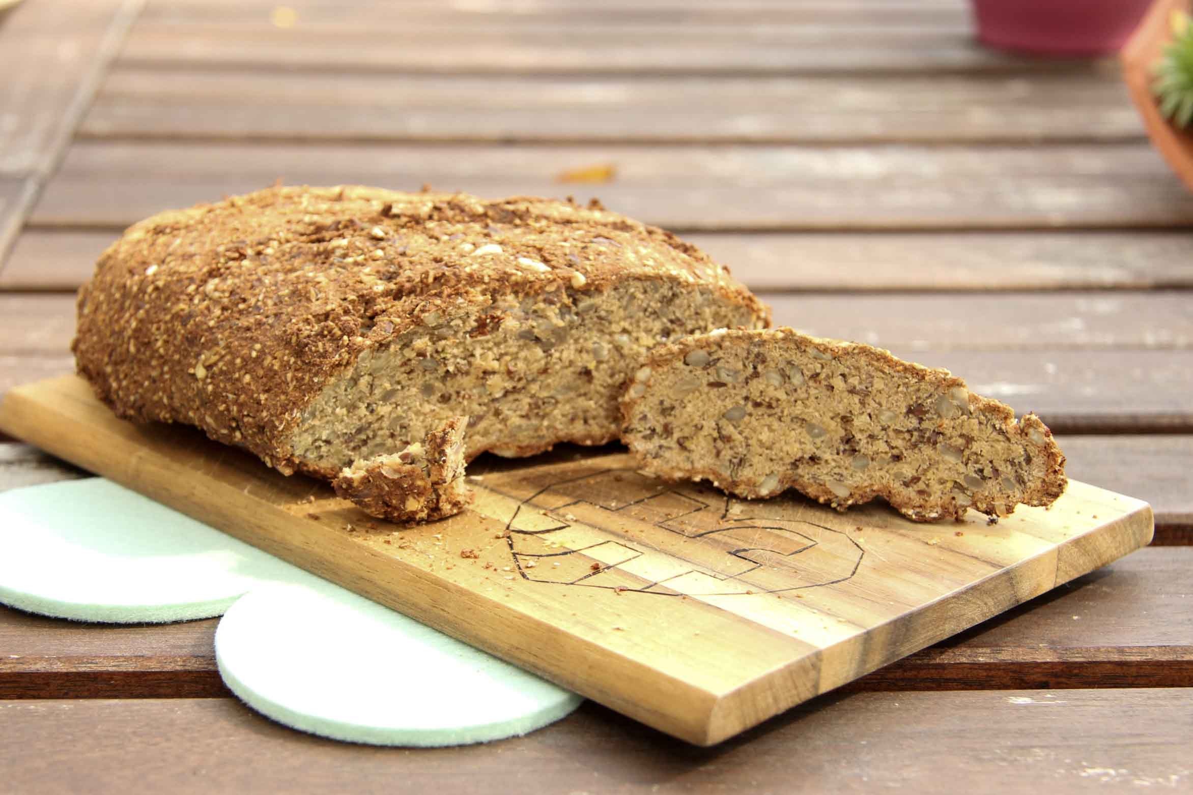 Kohlenhydratarmes Brot mit Mandelmehl | TwinFit