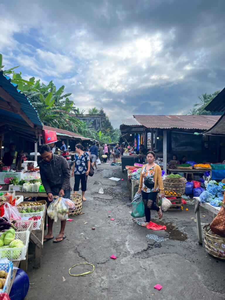 Marktbesuch vor dem Kochkurs - Pemulan Kochschule - Ubud